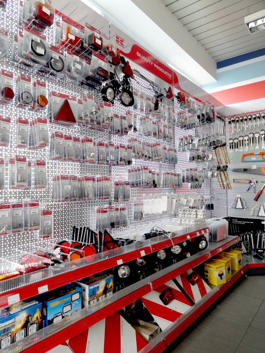 Vrhunske kosilice i  razne vrtne alate pronađite u Schedi