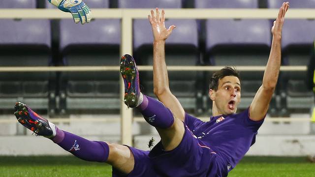 Fiorentina's Nikola Kalinic reacts