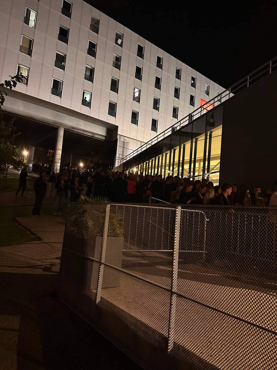 FOTO Tisuće splitskih studenata slušalo je 'princa dijaspore' i bivši Thompsonov bend...