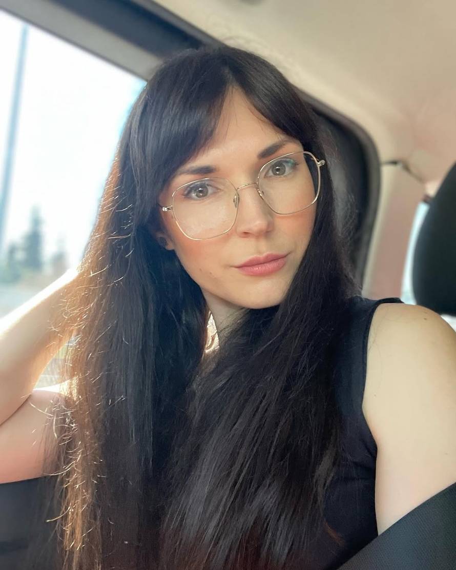 Klara iz Braka na prvu ima novu karijeru: Ugrađuje trepavice