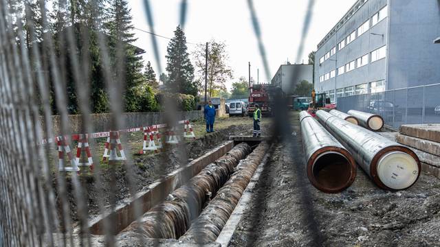 Zagreb: Radovi na sanaciji puknuća vrelovoda na Zagrebačkoj cesti