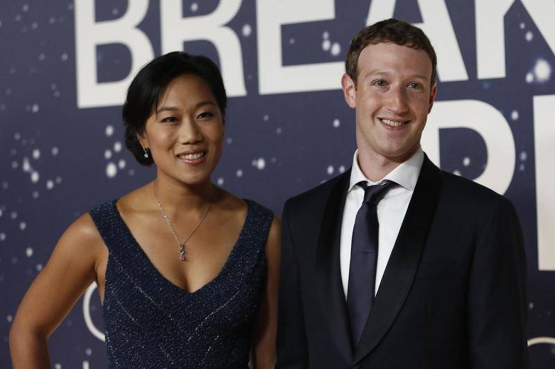 Mark Zuckerberg, founder and CEO of Facebook, and wife Priscilla Chan arrive on the red carpet during the 2nd annual Breakthrough Prize Award in Mountain View, California