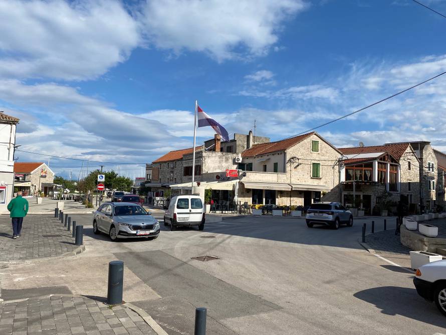 Masturbatori i 'špijači' podijelili Murterane: 'Cura i ja smo se kupali goli. Snimao nas je tip...'