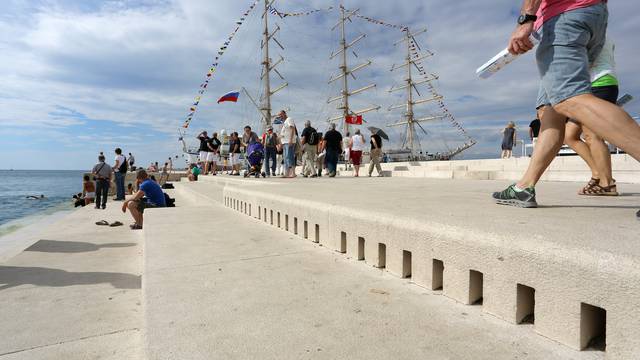 Zadar: Ruski jedrenjak Nadezhda pristao pored Morskih orgulja