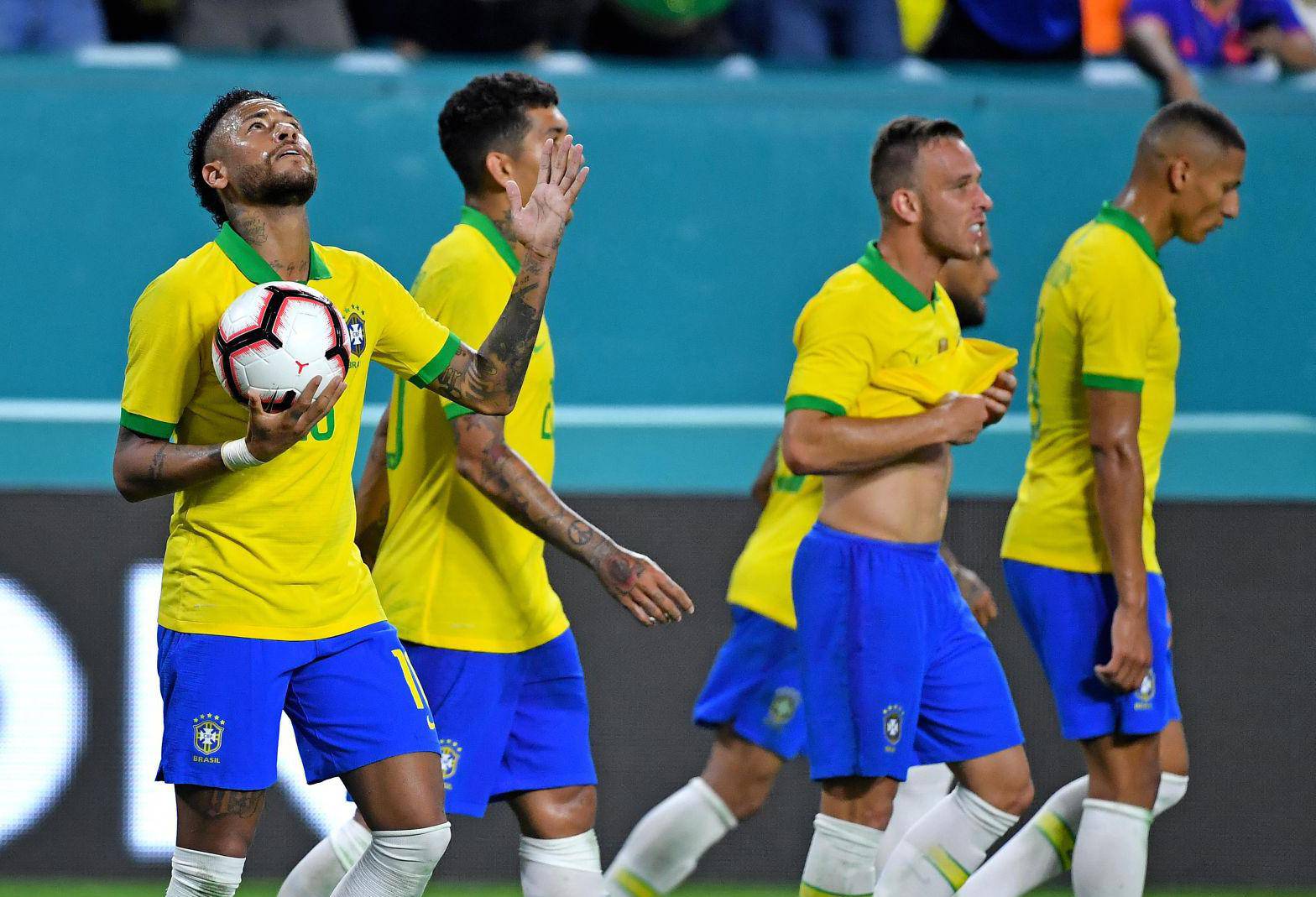 Neymar za Brazil asistirao i zabio u remiju protiv Kolumbije