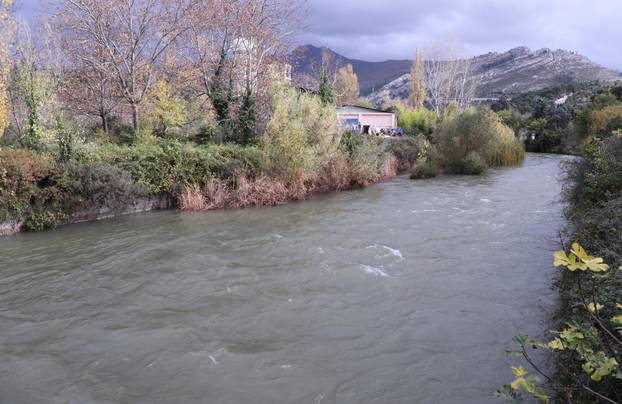 Obilne kise zamutile su rijeku Jadro iz koje se splitsko podrucje opskrbljuje pitkom vodom.