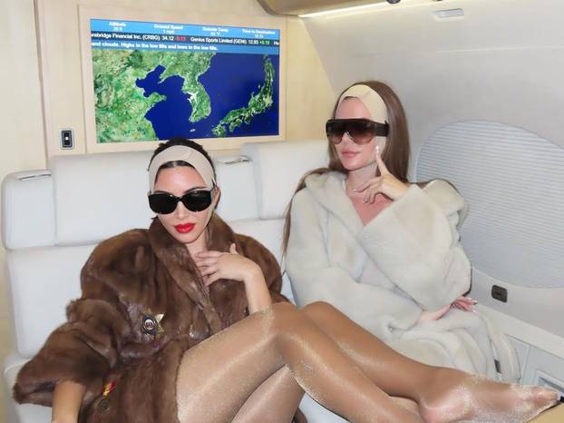 Kim Kardashian u donjem rublju u avionu: Svojim je odjevnim kombinacijama šokirala i ranije