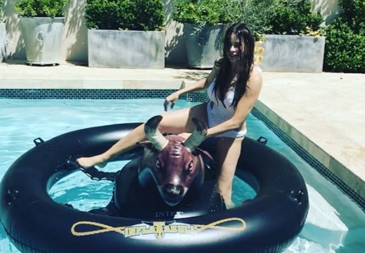 Loš pokušaj: Sofia Vergara je htjela zajahati 'bika' u bazenu
