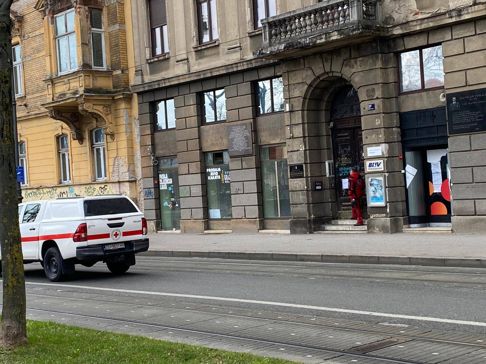 Tlo se trese, a obnova još stoji: Novu će dočekati u ruševinama