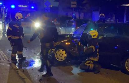 Sudar u Zagrebu: Vatrogasci izvlačili ozlijeđenog iz auta