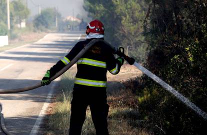 FOTOGALERIJA One su naše heroine! Hrabre vatrogaskinje bore se s požarom kod NP Krka