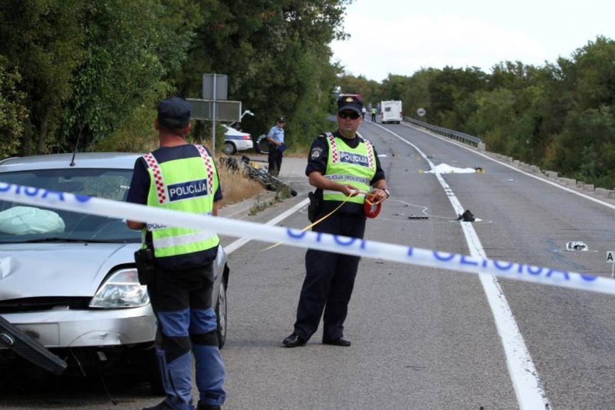 Kamper udario u motocikliste: Dvoje mrtvih, jedan ozlijeđen