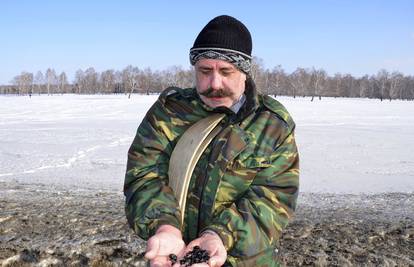 Rusi pronalaze skupocjene dijelove meteorita u snijegu 