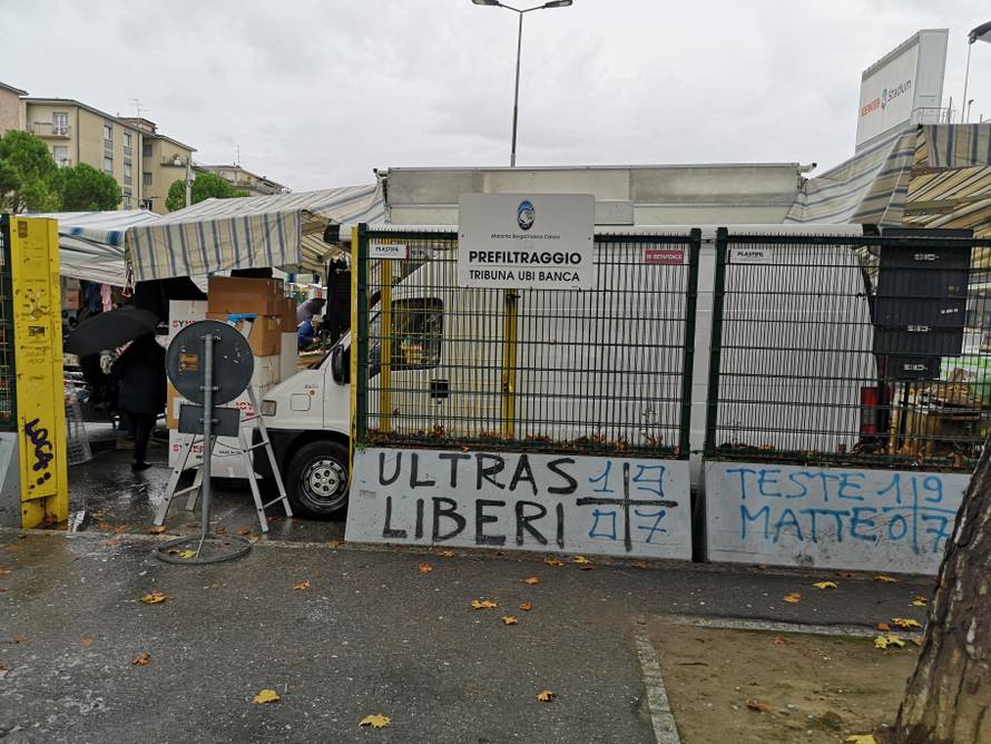 Žuto svjetlo za pješake? Ispod juga stadiona osvanula tržnica