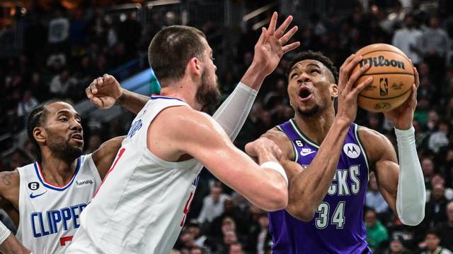 NBA: Los Angeles Clippers at Milwaukee Bucks