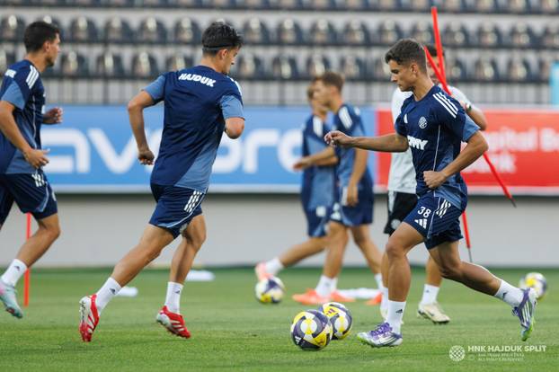 FOTO Hajdukovci odradili zadnji trening prije Zire. Maksimalan fokus, Hrgović čak stao i na gol