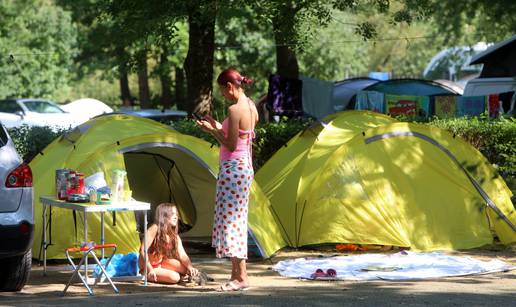 Autokamp Slapić popunjen je stranim i domaćim turistima