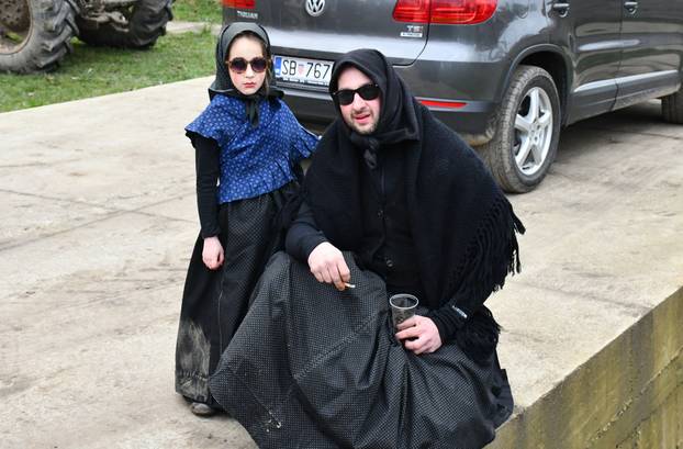 Donja Bebrina: Urnebesni pokladni utorak u Donjoj Bebrini