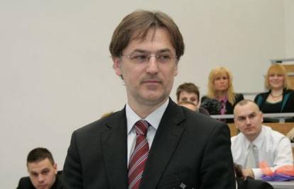 Pjevač Ivan Mikulić je magistar specijalist odnosa s javnošću
