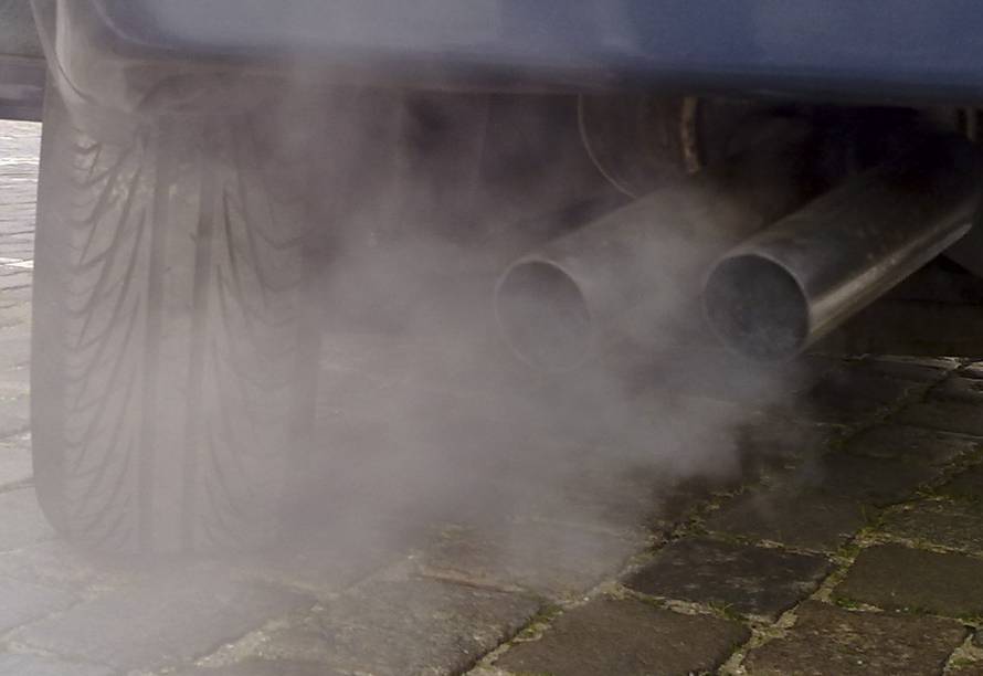 Mladi udisali plinove u pokusu koji su financirali auto divovi