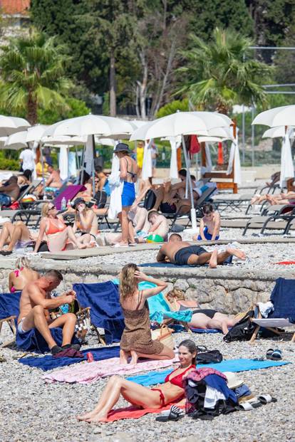 Dubrovnik: Plaža u uvali Lapad prepuna turista