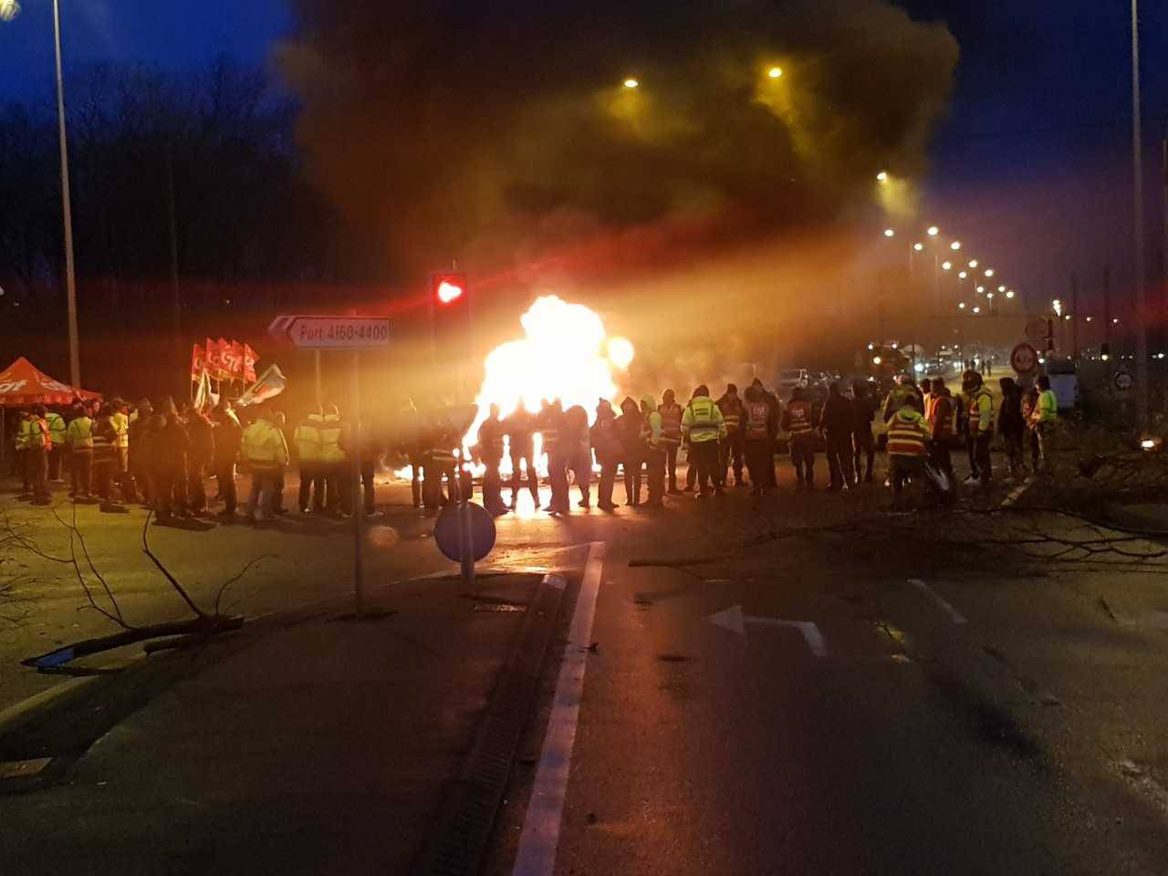 Video: 'Pa gdje je policija?! Sve su nas blokirali u Francuskoj'