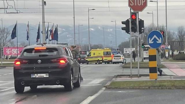 U Zagrebu autom naletio na pješaka:  Intervenirala Hitna