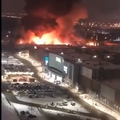 Požar blizu Moskve, gori trgovački centar: Hitne službe sumnjaju da je podmetnut