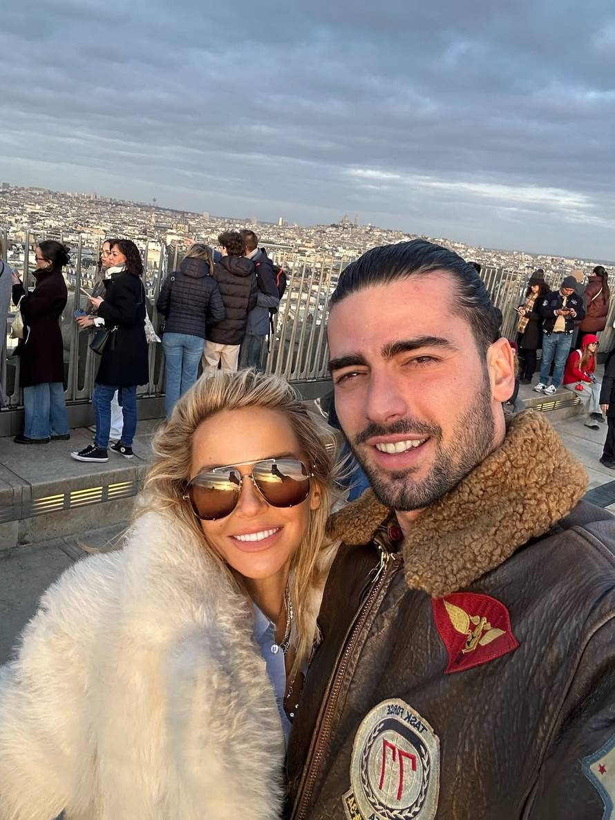 FOTO Pogledajte u čemu se nakon romantičnog vikenda u Parizu s Majom vozio Šime Elez