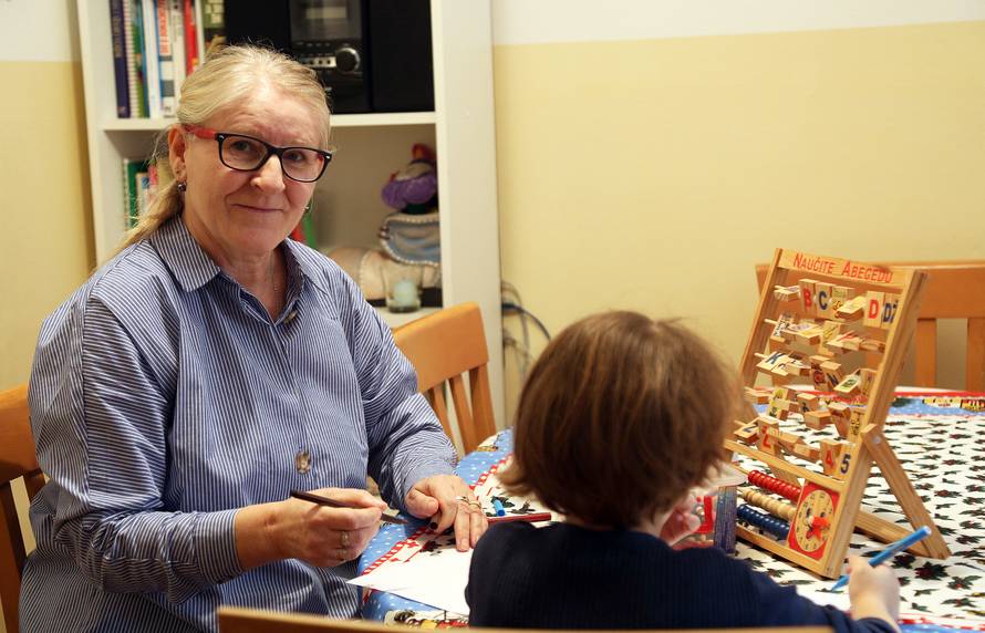 One odgajaju napuštenu djecu: S njima žive, uče, hrane ih...