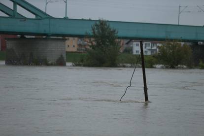 FOTO Nakon Borisa, stiže nam Kasandra: Sava se izlila u dijelu Zagreba, nemila kiša još pada