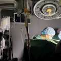 U kijevskoj bolnici nestalo je struje tijekom operacije srca djeteta. Doktori nisu odustali