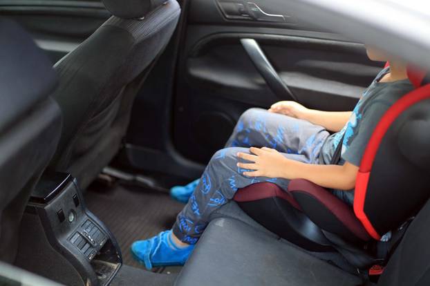 14 stvari koje su roditeljima bile normalne 1980-ih, a danas bi vam prijetili socijalnom službom