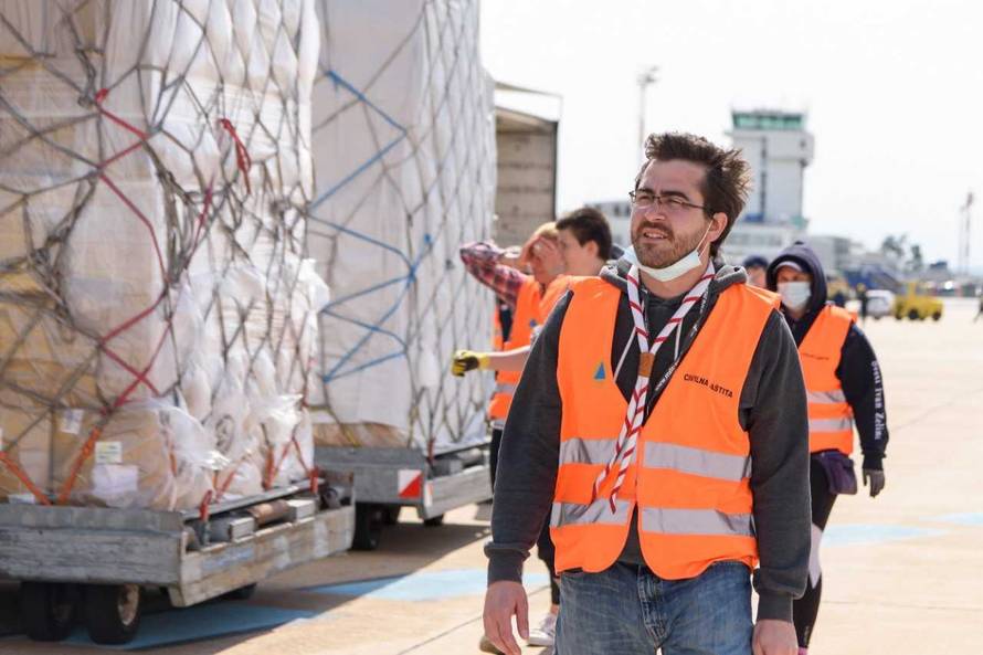 U iskrcaju medicinske opreme iz Kine sudjeluju i izviđači  RH