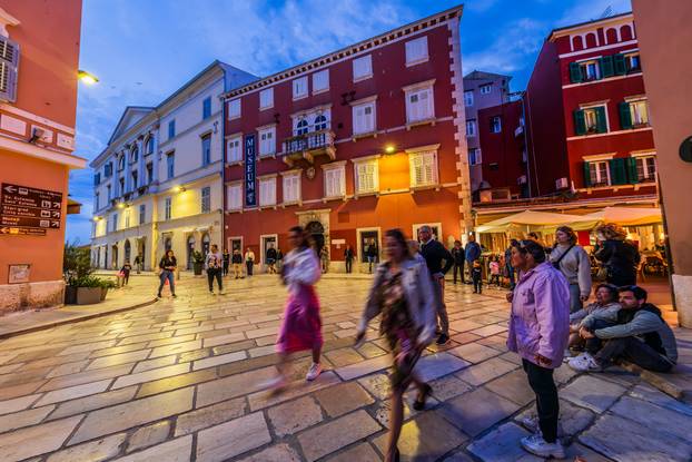 Gradske fotografije u sumrak grada Rovinja