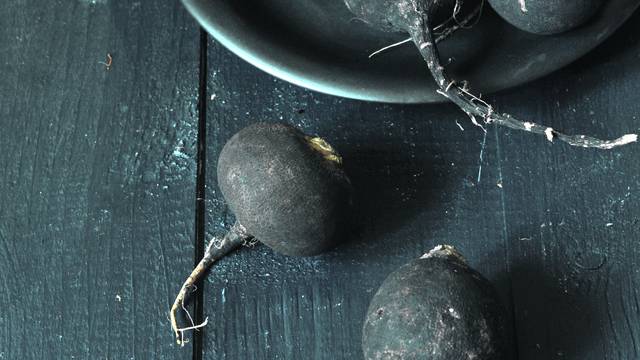 Sok od crne rotkve pomaže u izbacivanju žučnih kamenaca