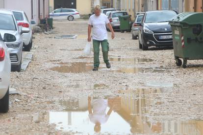 FOTO Blatnjave lokve po centru Karlovca: Kiša napunila ulice na Zvijezdi na kojoj traju radovi