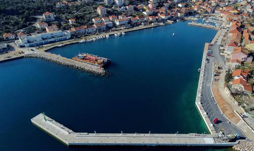 FOTO Pogledajte luku Sali iz zraka: Dobila je veću obalu, novi lukobran i dublji gaz