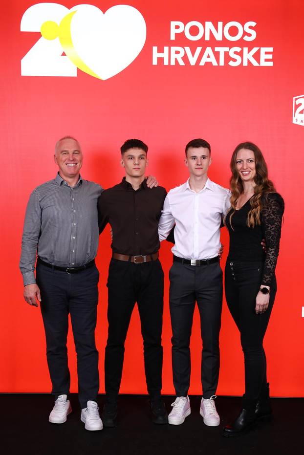 Zagreb: Svečana dodjela nagrade Ponos Hrvatske, fotografiranje prije početka dodjele 