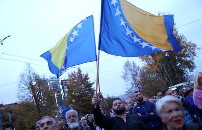 BiH: Nekoliko stotina građana prosvjedovalo pred OHR-om zbog izmjena izbornog zakona