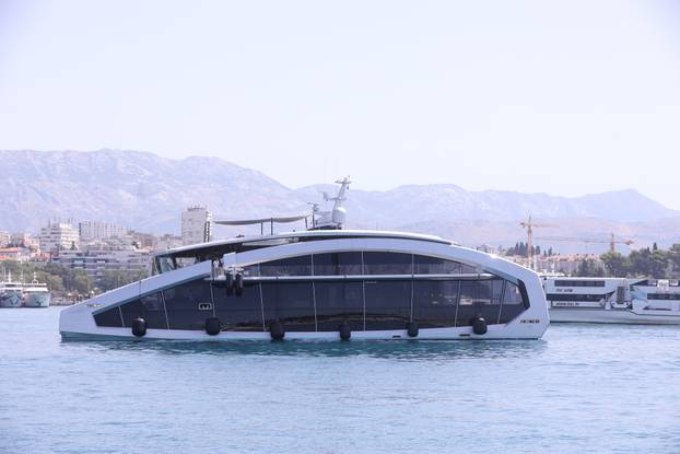 Jahta neobičnog izgleda This Is It uplovila u Split 