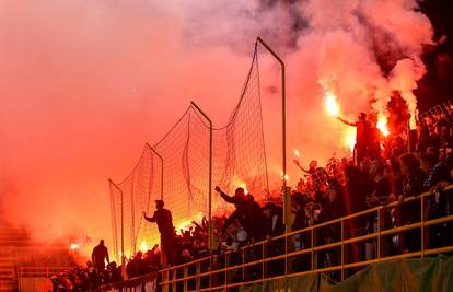 Stigle kazne: Dinamo je zbog nereda u Puli dobio najveću, a Hajduk plaća zbog povika sucu