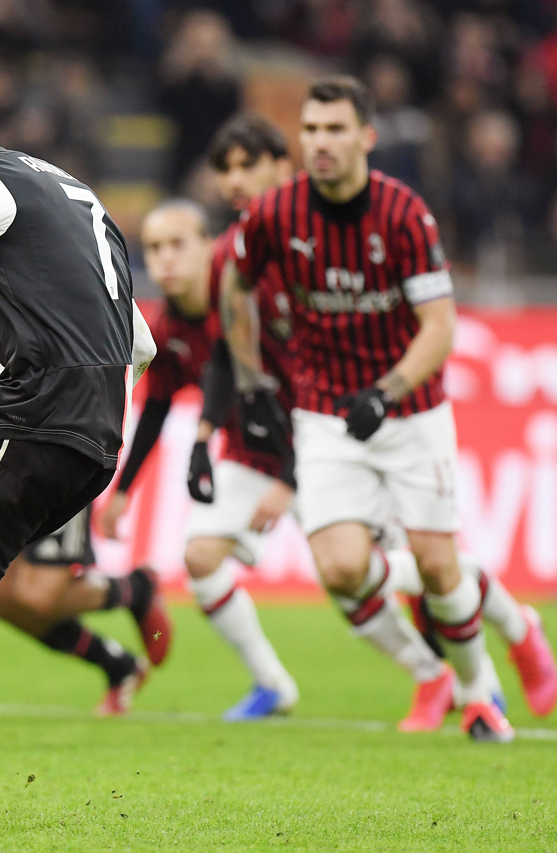 Igrač Milana nije ni vidio loptu: Je li ovo penal za Juventus?