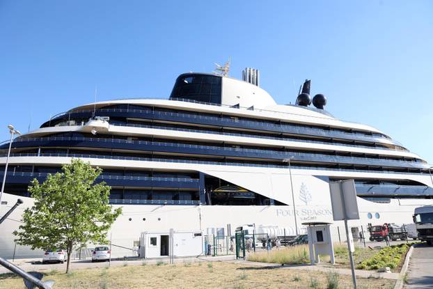 Šibenik: U šibenskoj luci usidrio se najluksuzniji kruzer na svijetu Four Seasons 