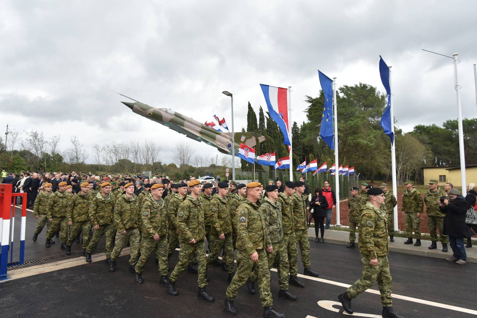 Na bivšem vojnom aerodromu u Valturi svečano otvorena vojarna "Hrvatski branitelji Istre"