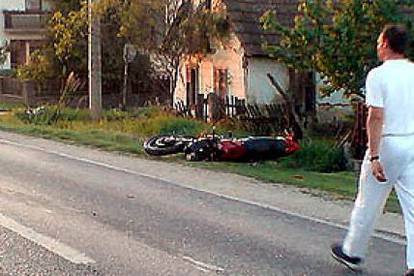 Policajci srušili motoriste i odbili im pomoći 