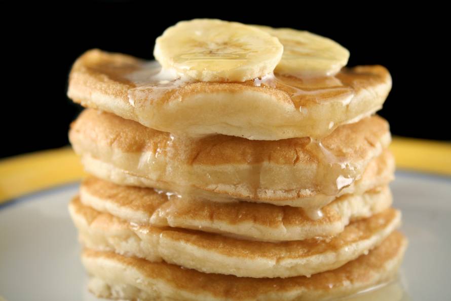 Zdrave palačinke s bananom odlična su ideja su za doručak