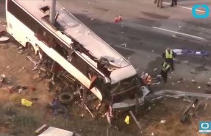 Stup je doslovce  'prepilio' bus:  5 mrtvih i 5  teško ozlijeđenih