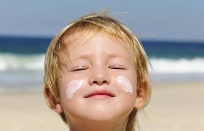 Zaštita bebine kože od sunca: Za bebe do 6 mjeseci i godine