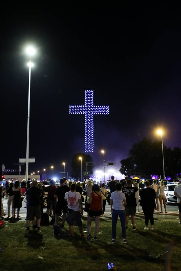 Scenografija dronovima na koncertu Marka Perkovića Thompsona